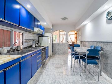 CASA 5 AMBIENTES EN VENTA EN CASEROS OPORTUNIDAD