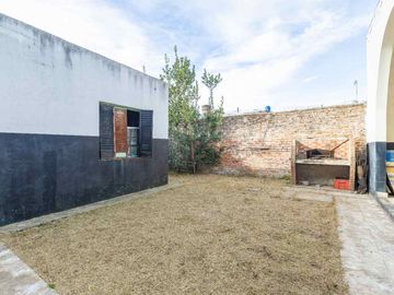 CASA 5 AMBIENTES EN VENTA EN CASEROS OPORTUNIDAD