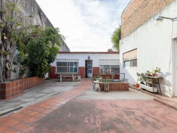 CASA 5 AMBIENTES EN VENTA EN CASEROS OPORTUNIDAD