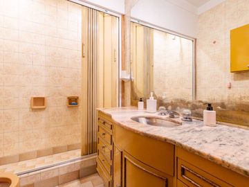 CASA 5 AMBIENTES EN VENTA EN CASEROS OPORTUNIDAD