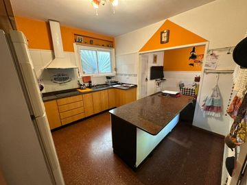 CASA 5 AMBIENTES VENTA LLAVALLOL LOMAS DE ZAMORA