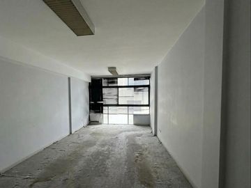 Venta Oficina al Frente ,buena ubicación !!!