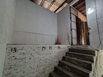VENTA BLOQUE GALPON +LOCALES+VIVIENDA MERLO