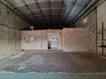VENTA BLOQUE GALPON +LOCALES+VIVIENDA MERLO
