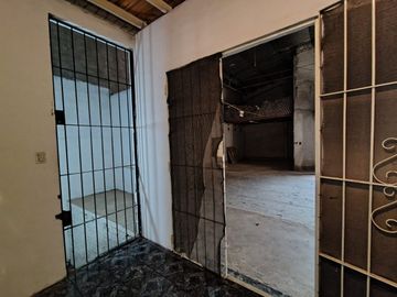 VENTA BLOQUE GALPON +LOCALES+VIVIENDA MERLO