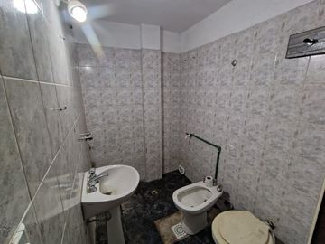 VENTA BLOQUE GALPON +LOCALES+VIVIENDA MERLO