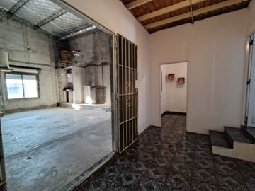VENTA BLOQUE GALPON +LOCALES+VIVIENDA MERLO
