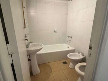 Venta Monoambiente dividido - FLORES