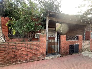 CASA EN VENTA 3 AMBIENTES - CASEROS