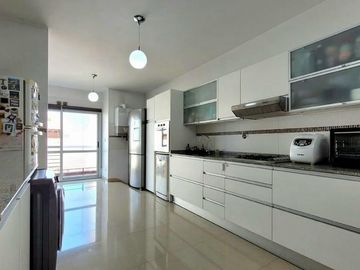 VENTA DPTO DUPLEX DE CATEGORIA 4 AMB EN FLORES