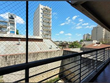 VENTA DPTO DUPLEX DE CATEGORIA 4 AMB EN FLORES