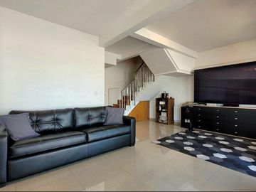 VENTA DPTO DUPLEX DE CATEGORIA 4 AMB EN FLORES