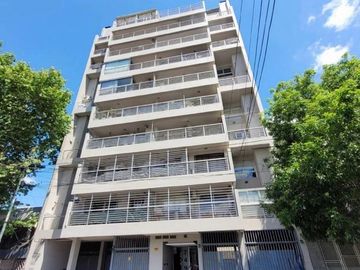 VENTA DPTO DUPLEX DE CATEGORIA 4 AMB EN FLORES