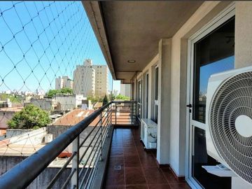 VENTA DPTO DUPLEX DE CATEGORIA 4 AMB EN FLORES