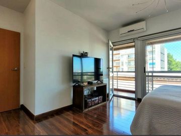 VENTA DPTO DUPLEX DE CATEGORIA 4 AMB EN FLORES