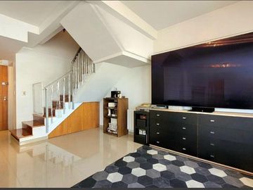 VENTA DPTO DUPLEX DE CATEGORIA 4 AMB EN FLORES