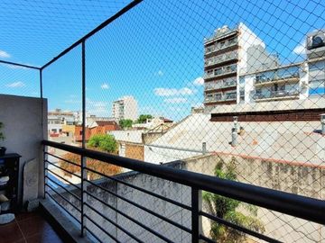 VENTA DPTO DUPLEX DE CATEGORIA 4 AMB EN FLORES