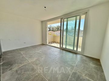 VENTA DPTO 2 amb 1er PISO SARAVI VILLAGE PILAR