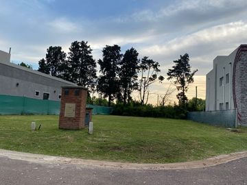 VENTA LOTE EN BARRIO CERRADO  LA JOSEFINA PILAR
