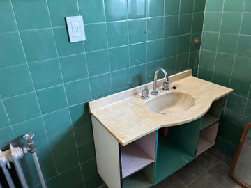Venta de dpto 3 amb con dependencia  piso alto