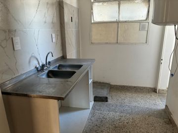 Venta de dpto 3 amb con dependencia  piso alto