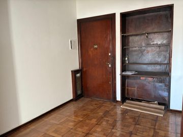 Venta de dpto 3 amb con dependencia  piso alto