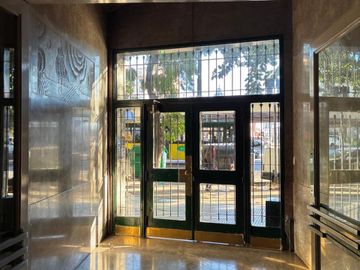 Venta de dpto 3 amb con dependencia  piso alto