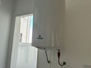 Venta de dpto 3 amb con dependencia  piso alto