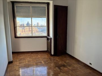 Venta de dpto 3 amb con dependencia  piso alto