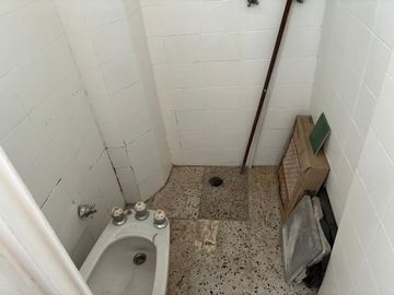 Venta de dpto 3 amb con dependencia  piso alto