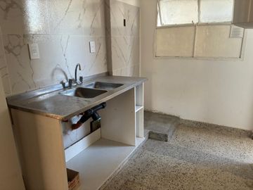 Venta de dpto 3 amb con dependencia  piso alto