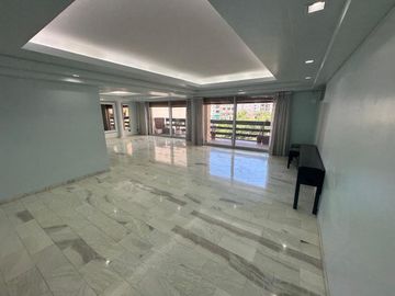 DEPTO 5 AMBIENTES EN VENTA EN FLORES BALCÓN FRENTE