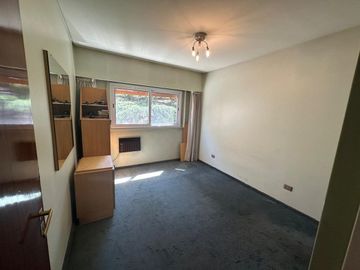 DEPTO 5 AMBIENTES EN VENTA EN FLORES BALCÓN FRENTE