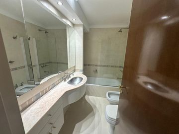DEPTO 5 AMBIENTES EN VENTA EN FLORES BALCÓN FRENTE