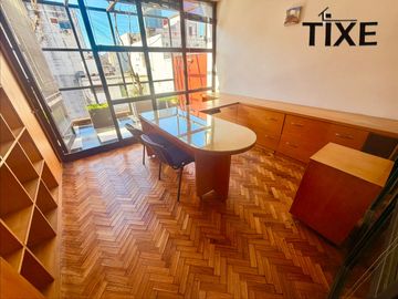 Oportunidad. Tribunales. Piso de Oficinas. 98 m2. Luz y Sol.