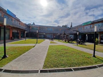 PLAZA CENTRAL EN UN IMPORTANTE COMPLEJ0 EN ALVAREZ