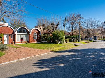 VENTA CASA 4 AMB + ESCRITORIO-PILETA-APTO CREDITO