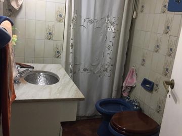 PH entrada independiente, 4 ambientes, 1 cuadra av Saenz.