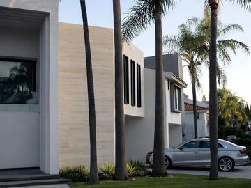 Casa Nueva Moderna en Venta o Renta en Puerta de Hierro Andares