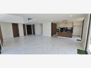 Casa en Venta en Lomas de Angelópolis II, San Andrés Cholula, Puebla