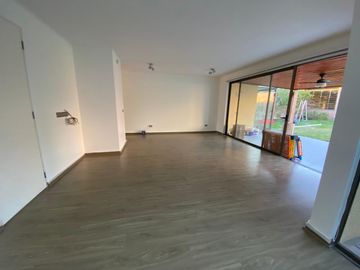 CÓMODA CASA SE VENDE