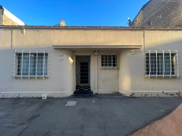 Gestimob , vende casa con excelente ubicación para inversionistas, a una cuadra de metro Republica