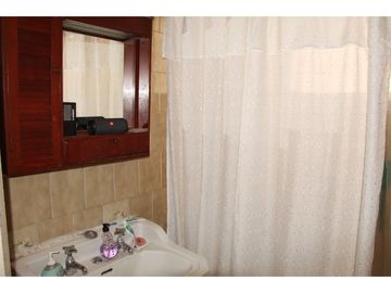 Gestimob , vende casa con excelente ubicación para inversionistas, a una cuadra de metro Republica