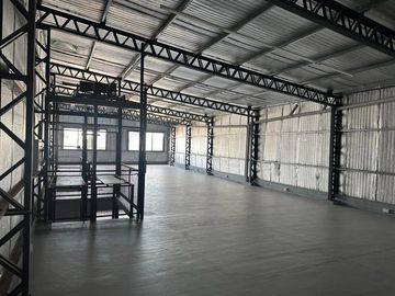 ALQUILER | LOCAL CON DEPOSITO | EXCELENTE UBICACIÓN | A ESTRENAR