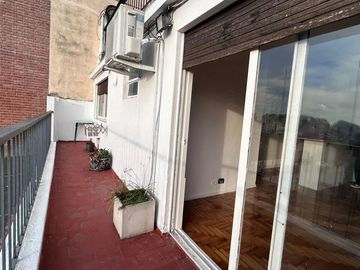 Departamento 2 ambientes | en venta | Flores | Muy luminoso con balcón corrido