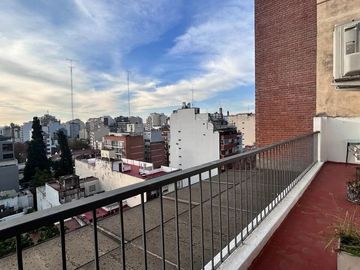 Departamento 2 ambientes | en venta | Flores | Muy luminoso con balcón corrido