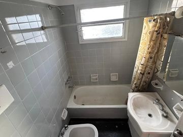 Departamento 2 ambientes | en venta | Flores | Muy luminoso con balcón corrido