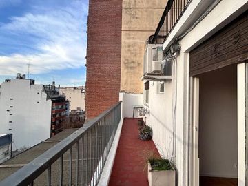 Departamento 2 ambientes | en venta | Flores | Muy luminoso con balcón corrido