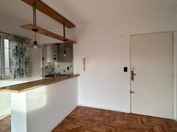 Departamento 2 ambientes | en venta | Flores | Muy luminoso con balcón corrido