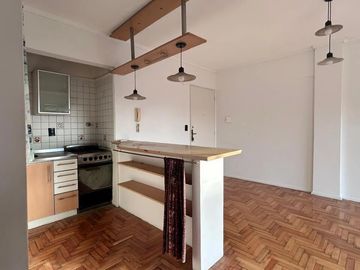 Departamento 2 ambientes | en venta | Flores | Muy luminoso con balcón corrido